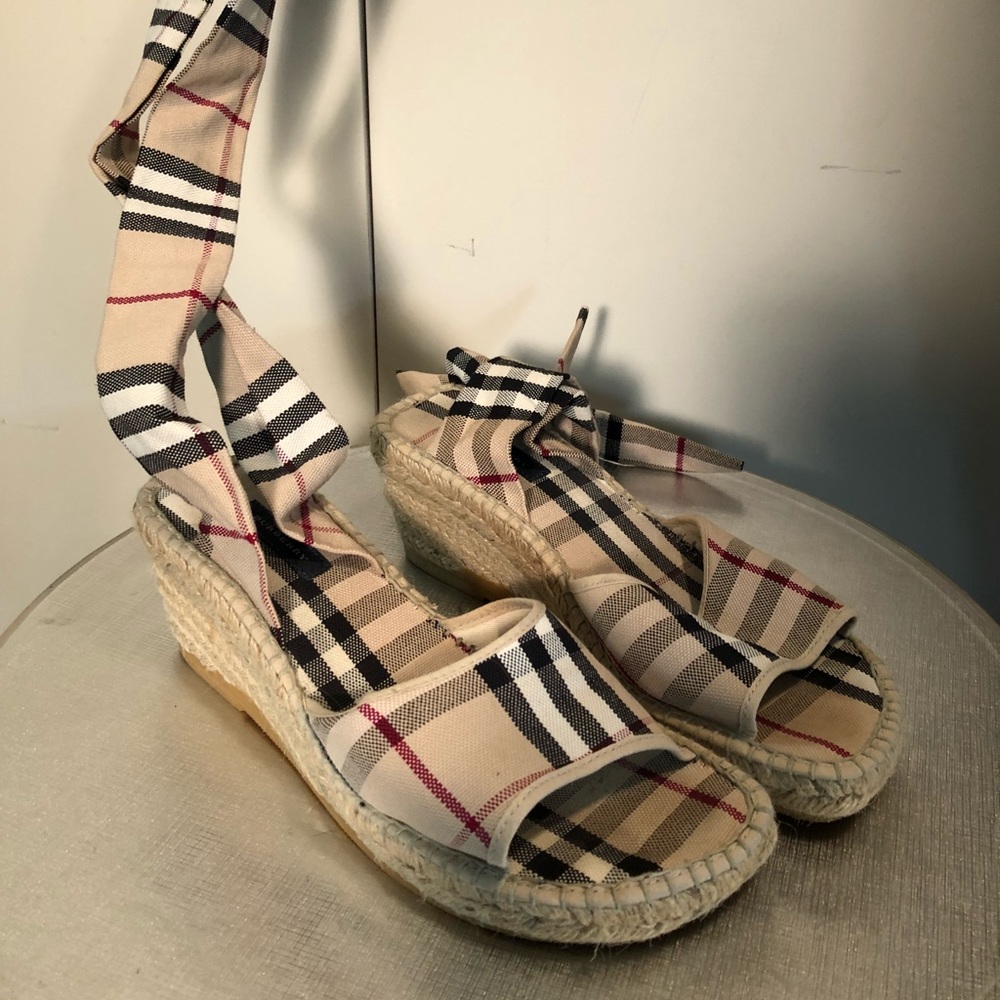 Burberry Espadrille like new